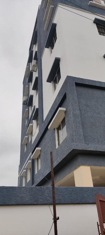 Oyo 81589 Aruna Dwraka Homes Hyderabad Exterior photo