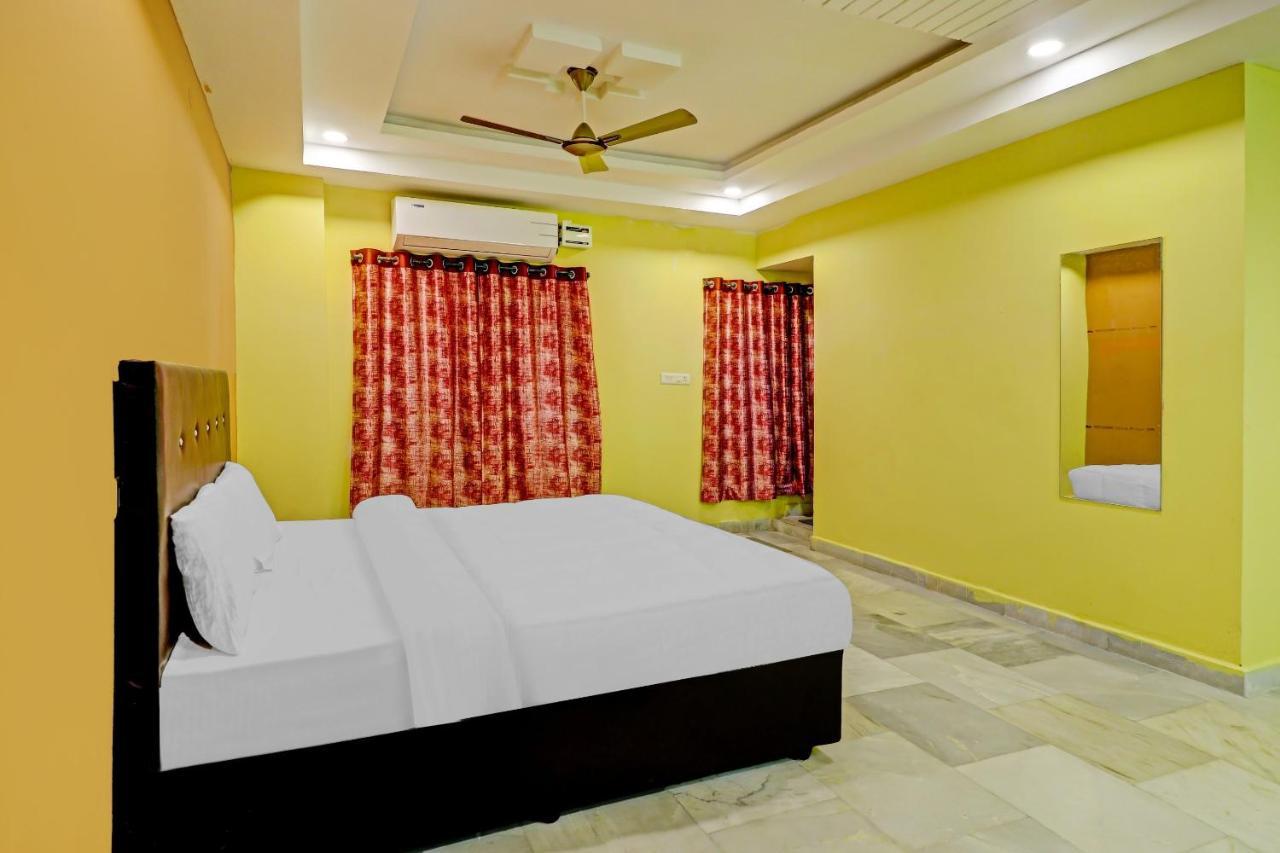 Oyo 81589 Aruna Dwraka Homes Hyderabad Exterior photo
