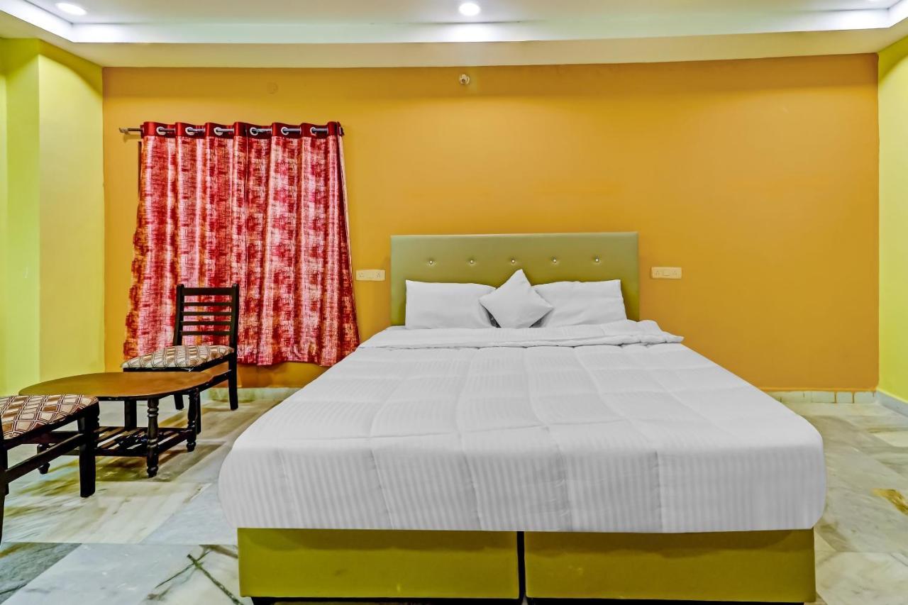 Oyo 81589 Aruna Dwraka Homes Hyderabad Exterior photo